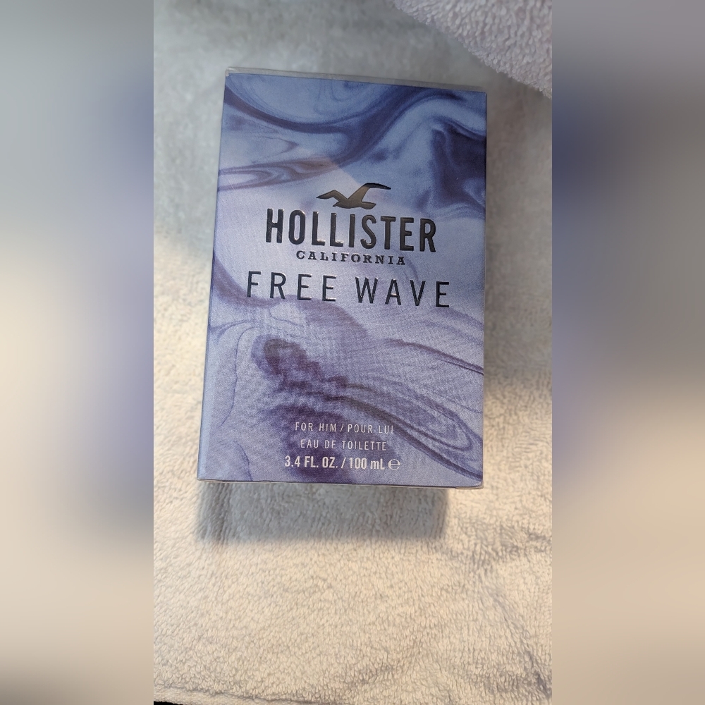 Hollister Free Wave Blue and Purple Box